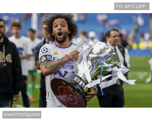 全球足坛球星全解析：揭示世界顶级足球运动员的辉煌历程与传奇成就